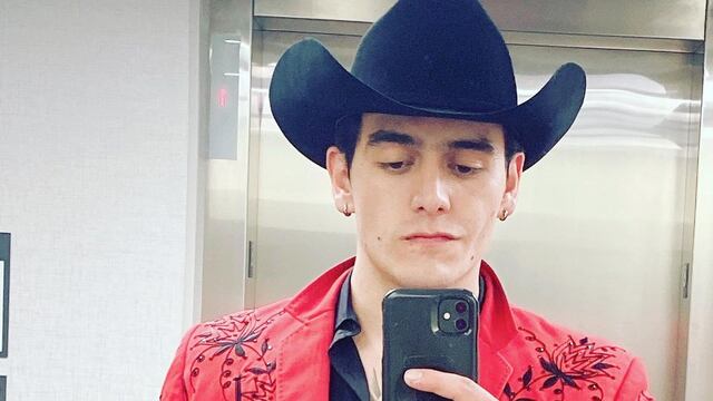 Julián Figueroa, cantante.