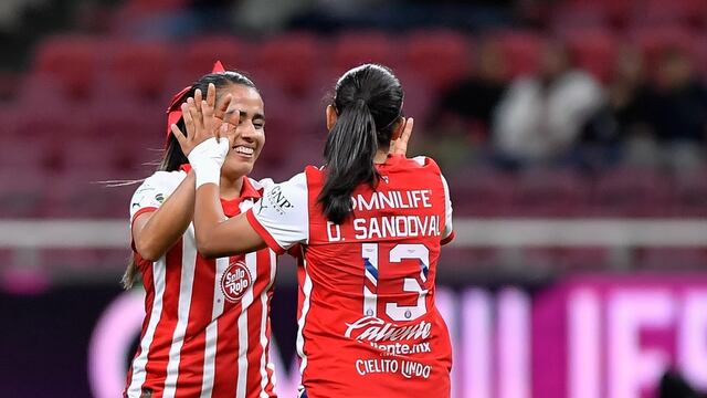 Dana Sandoval celebró doblete ante Necaxa en su debut goleador.