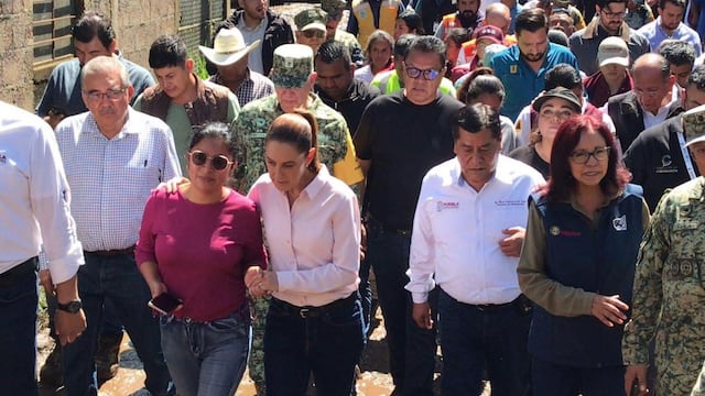 Claudia Sheinbaum escucha a la gente tras inundaciones