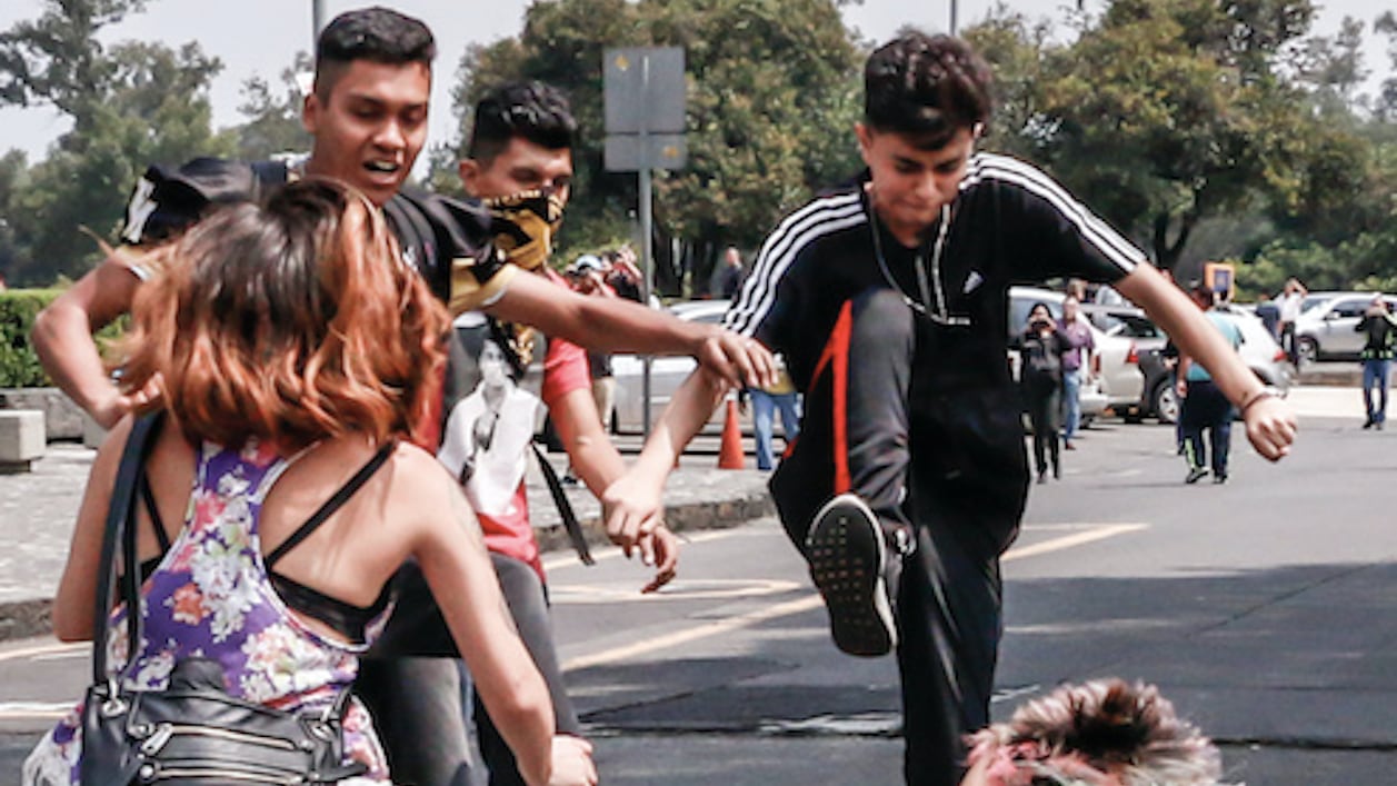 Fuera porros de la UNAM