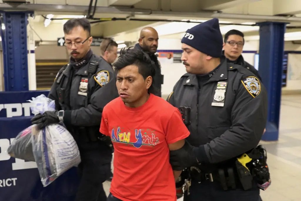 Mujer quemada viva en metro de Nueva York por migrante de Guatemala