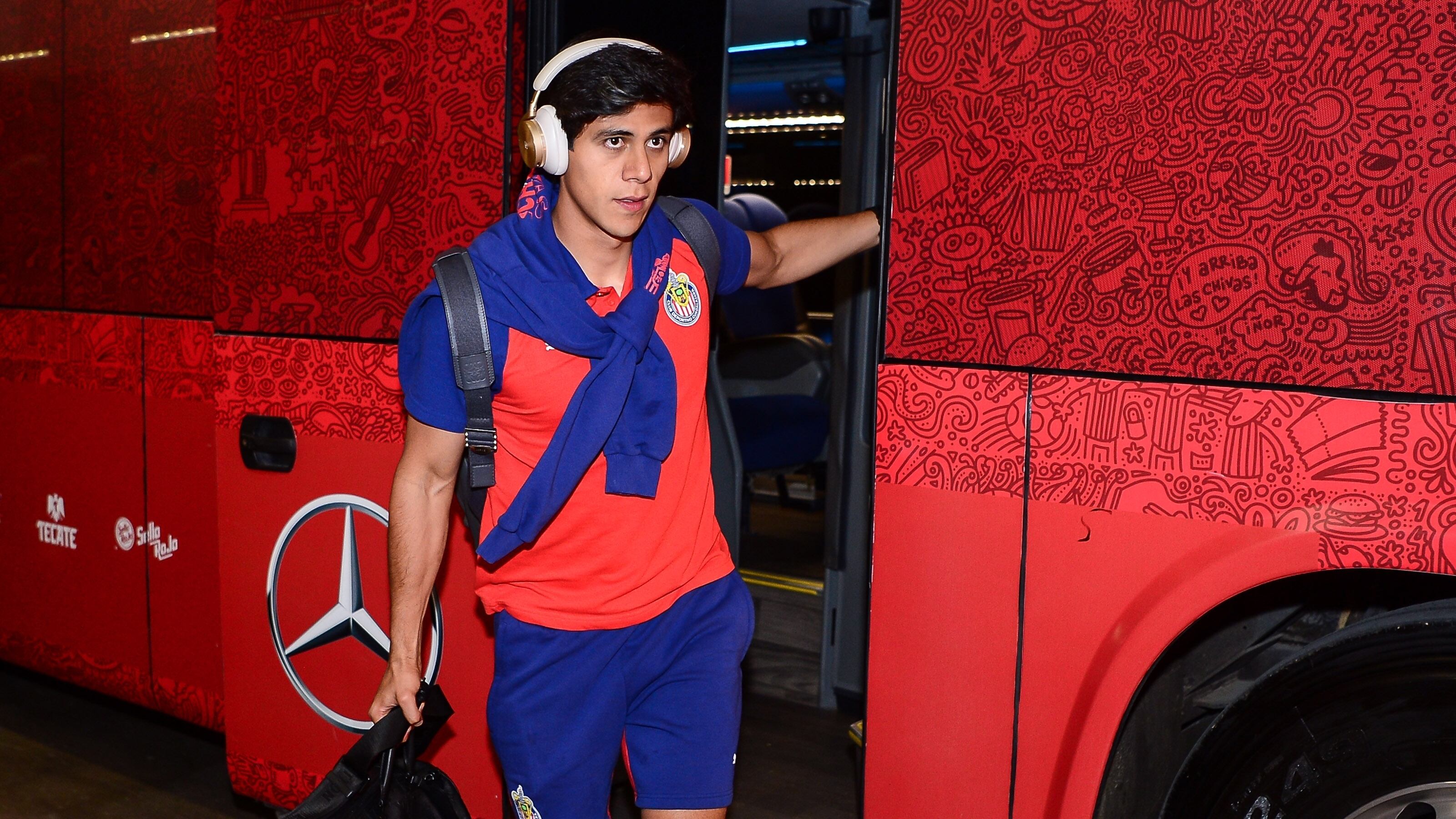 Ya se sabe por qué Fernando Gago borró a José Juan Macías de las Chivas