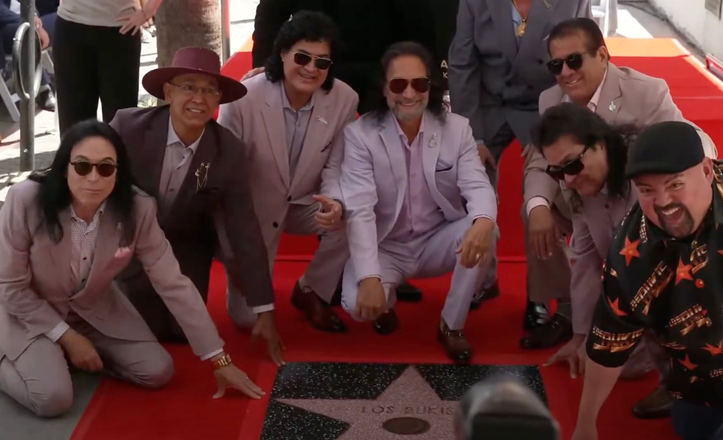 Los Bukis develaron su estrella en el Paseo de la Fama