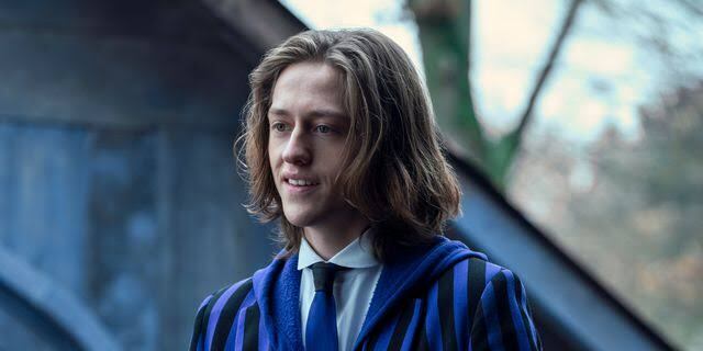 Percy Hynes White, Xavier Thorpe en Merlina, enfenta denuncias por acoso y abuso sexual