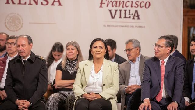 Ariadna Montiel, secretaria de Bienestar, al centro