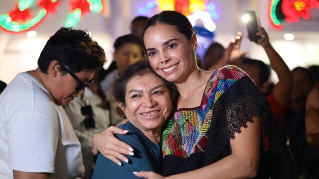 Ana Paty Peralta ilumina la figura monumental del Burrito Sabanero