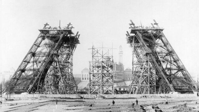 La Torre Eiffel celebra 126 años de haberse construído.
