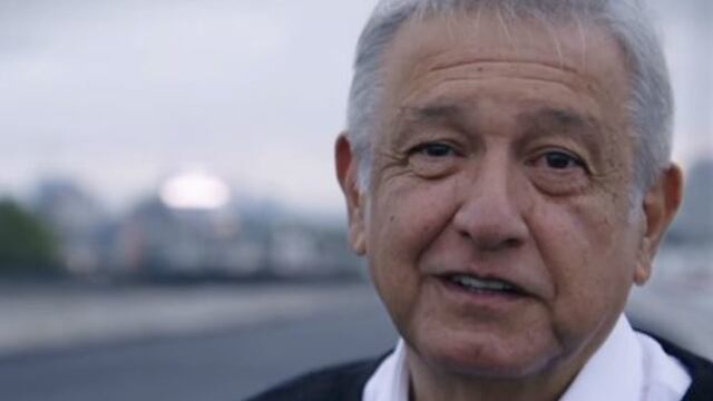 El tabasqueño se cubre en sus proyectos con la participación ciudadana por medio de “consultas”