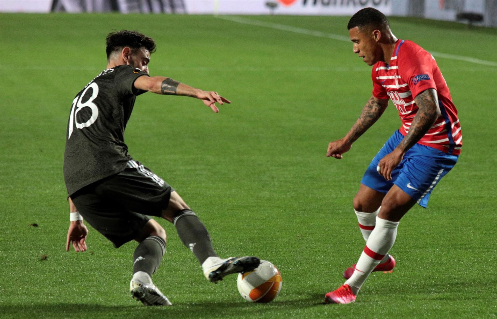 Darwin Machís en un partido con el Granada CF en la Europa League
