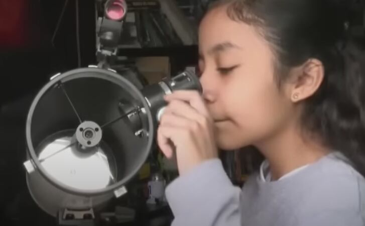 Ashley, la niña mexicana que descubrió un asteroide