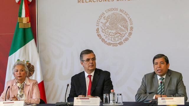 Olga Sánchez Cordero (Segob), Marcelo Ebrard (SRE) y Tonatiuh Guillén (INM)