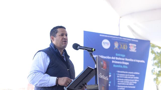 Diego Sinhue Rodríguez entregó obras en Romita