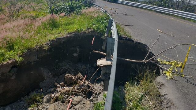 Detectan socavón en la carretera de Puebla–Huajuapan de León