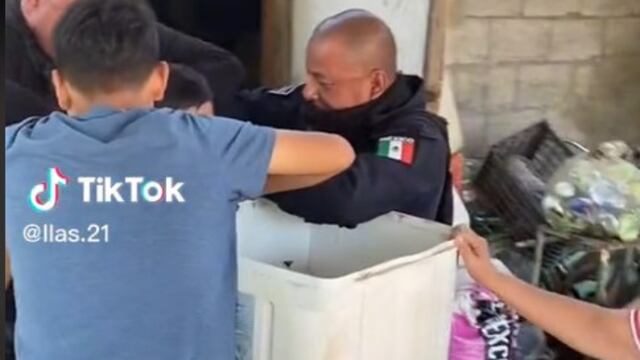 Niño metido en lavadora