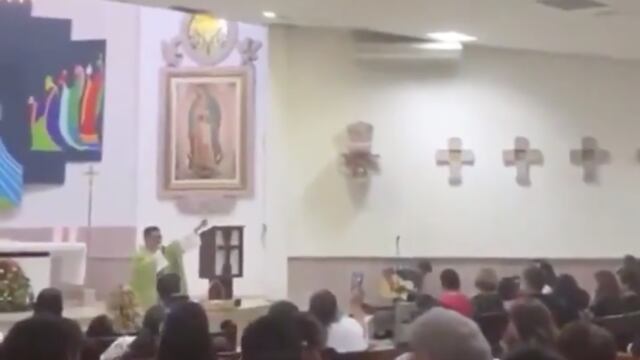 Durante la celebración de la misa, un sacerdote comenzó a cantar 'Tusa'