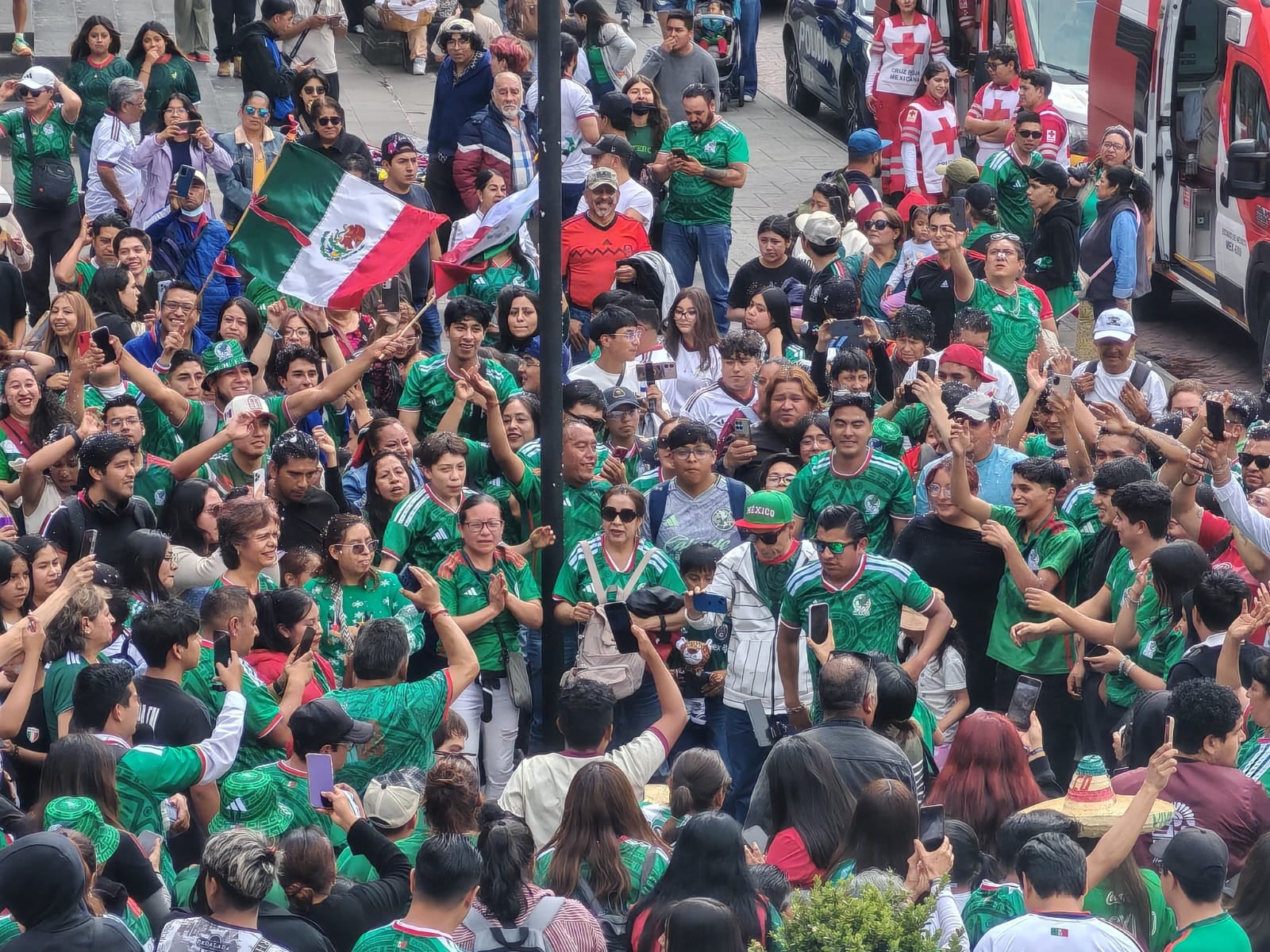 Ricardo Moreno coordina operativo de seguridad y limpieza tras festejo del triunfo de México.