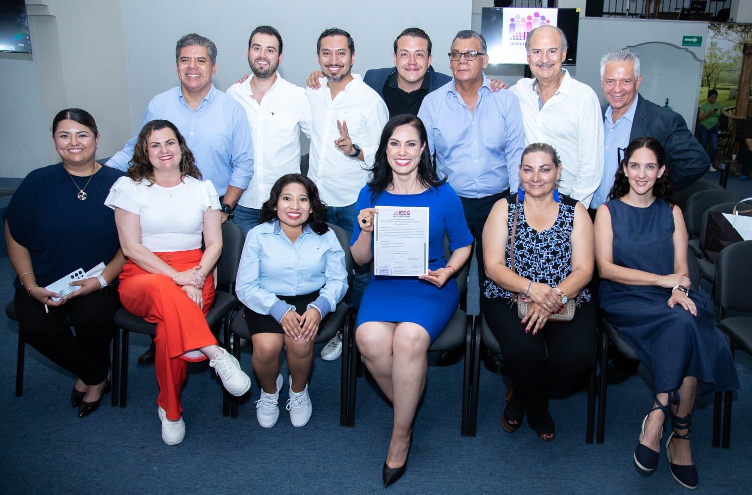 Ale Gutiérrez recibe constancia de mayoría