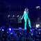 Dua Lipa se lleva memes de CDMX por patear al Dr. Simi y el sismo