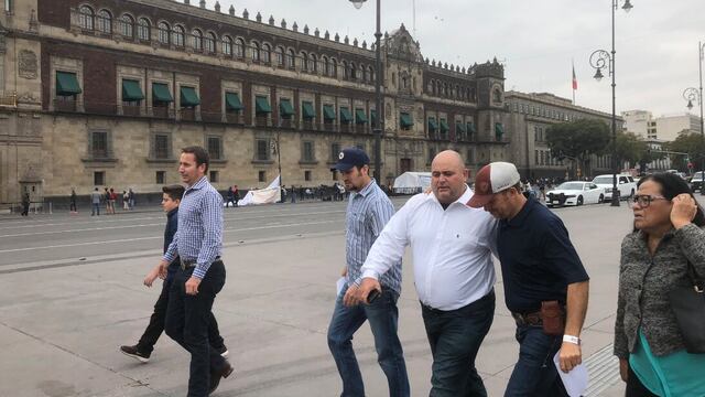Integrantes de la familia LeBarón en su llegada a Palacio Nacional.