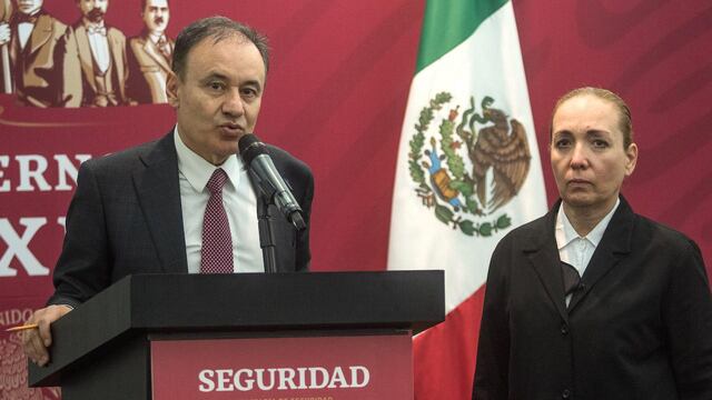 Alfonso Durazo, secretario de Seguridad, y Patricia Rosalinda Trujillo Mariel, comisionada de la Policía Federal en la Guardia Nacional.