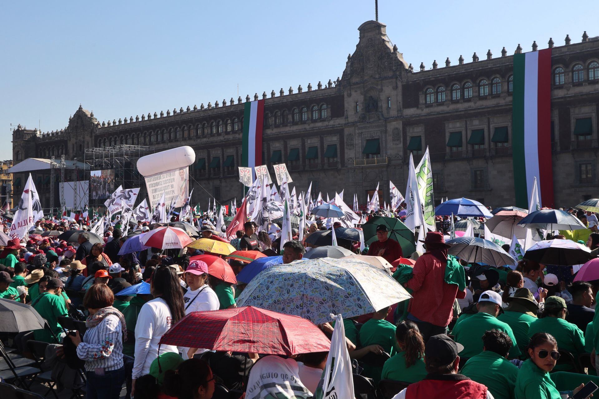 Miles de personas arribaron en el Zócalo CDMX para la asamblea informativa de Claudia Sheinbaum.