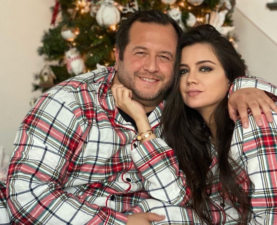 Carolyn Adams y su esposo José Ramón López Beltrán