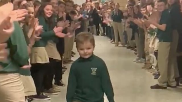 John Oliver Zippay victorioso.