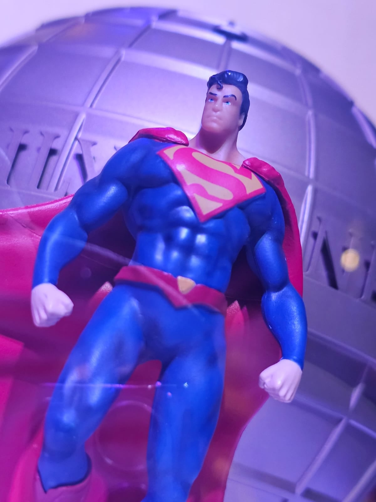 Palomera de Superman que venderán en Cinépolis por los 100 años de Warner