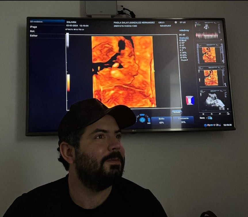 La reacción de José Eduardo Derbez al ver la carita de su hija con Paola Dalay