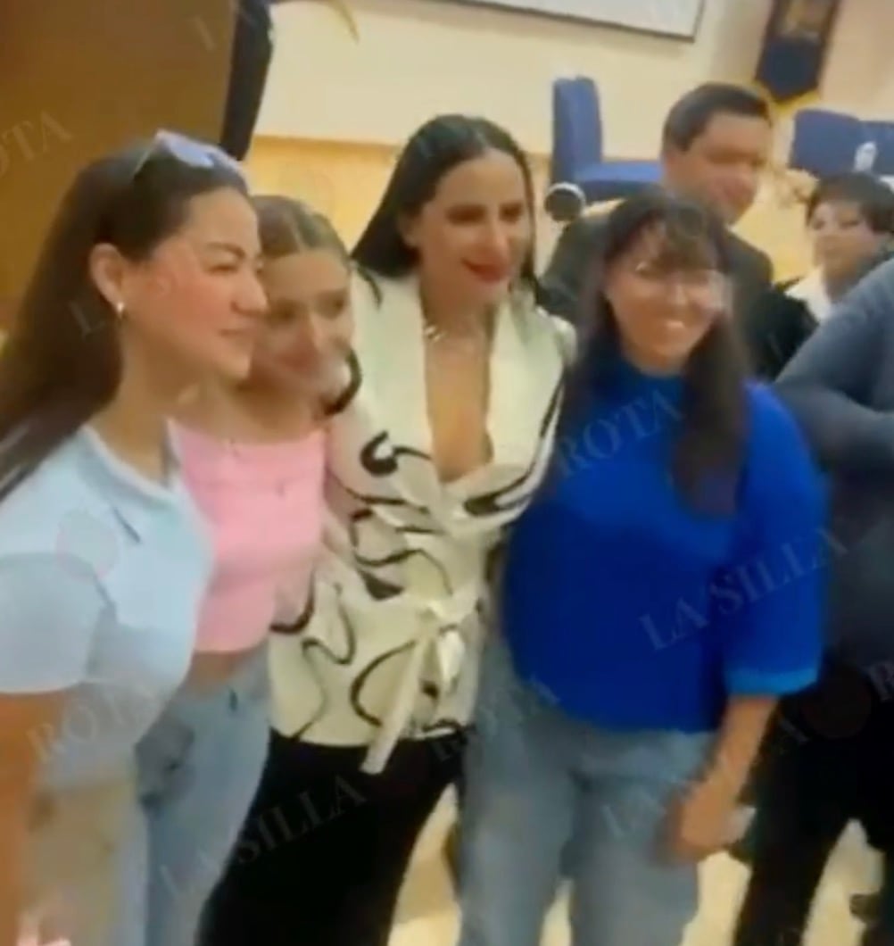 Sandra Cuevas reaparece en la FES Aragón de la UNAM