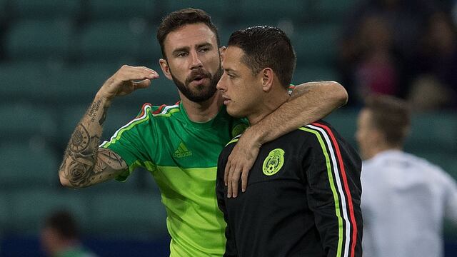 Miguel Layún y Javier Hernández.