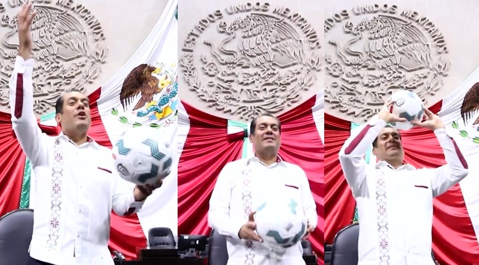 Sergio Gutiérrez Luna juega futbol en la Cámara de Diputados