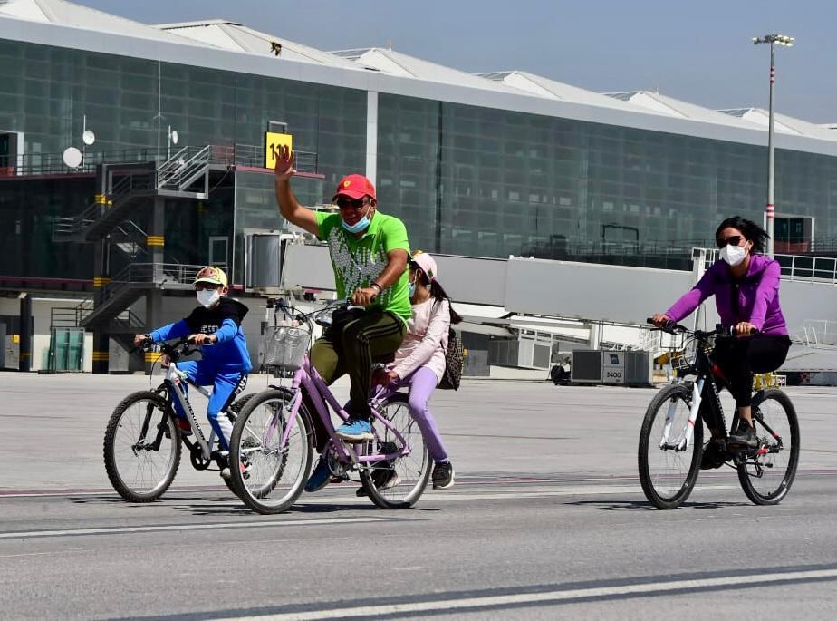 Ciclistas disfrutando del paseo dominical en Santa Lucía