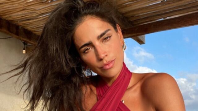 Bárbara de Regil muestra las estrías en su abdomen.