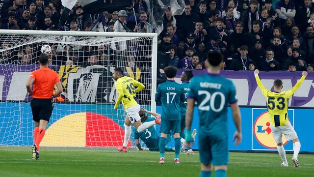 Anderlecht vs Fenerbahce en la Europa League.