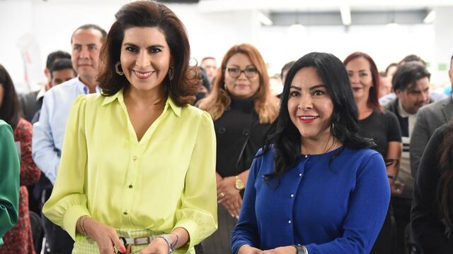 Karla Fiesco a la derecha