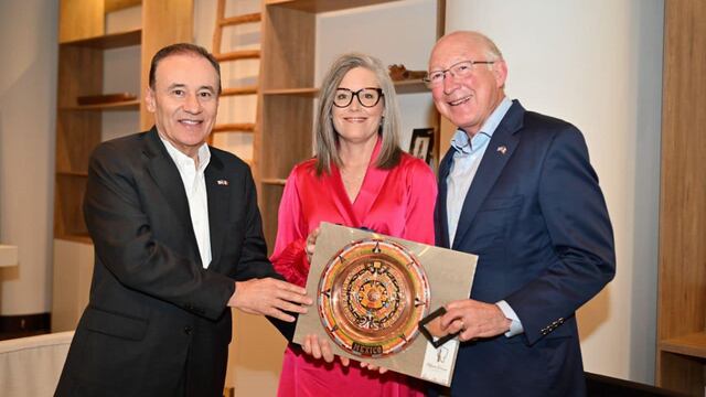 Katie Hobbs, gobernadora de Arizona, Alfonso Durazo, gobernador de Sonora y el embajador de Estados Unidos en México, Ken Salazar