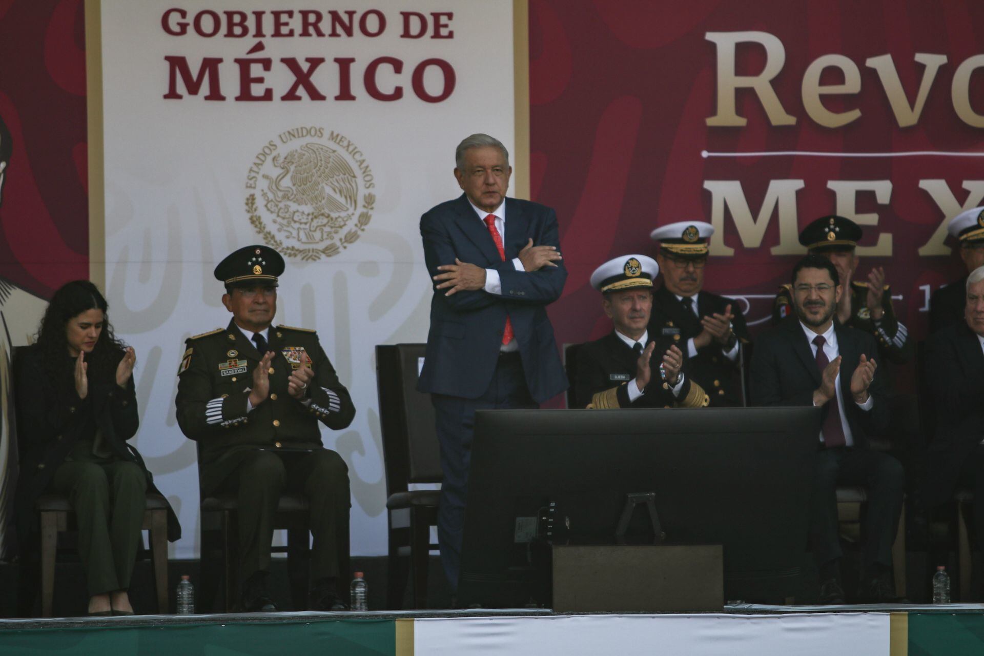 AMLO en desfile militar del 20 de noviembre