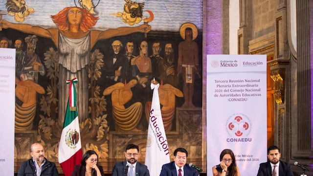 Ricardo Gallardo impulsa regulación de celulares en escuelas de San Luis Potosí