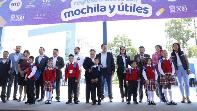 Diego Sinhue Rodríguez abanderó el regreso a clases del ciclo escolar 2023-2024