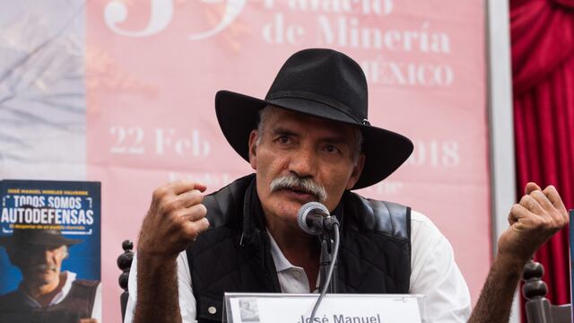 04MARZO2017.-, CIUDAD DE MÉXICO.- José Manuel Mireles, líder de autodefensas en Michoacán, presentó su libro "Todos Somos Autodefensas", en la Feria Internacional del Libro del Palacio de Minería.
FOTO: ISAAC ESQUIVEL /CUARTOSCURO.COM