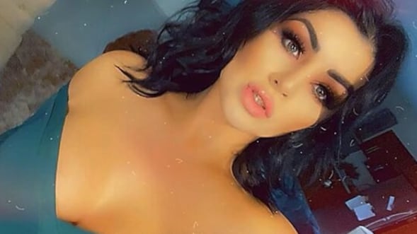 Mariana González se deja ver en diminuto y ajustado bikini