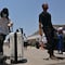 Estados Unidos: Primer vuelo con migrantes autodeportados salió rumbo a Honduras y Colombia