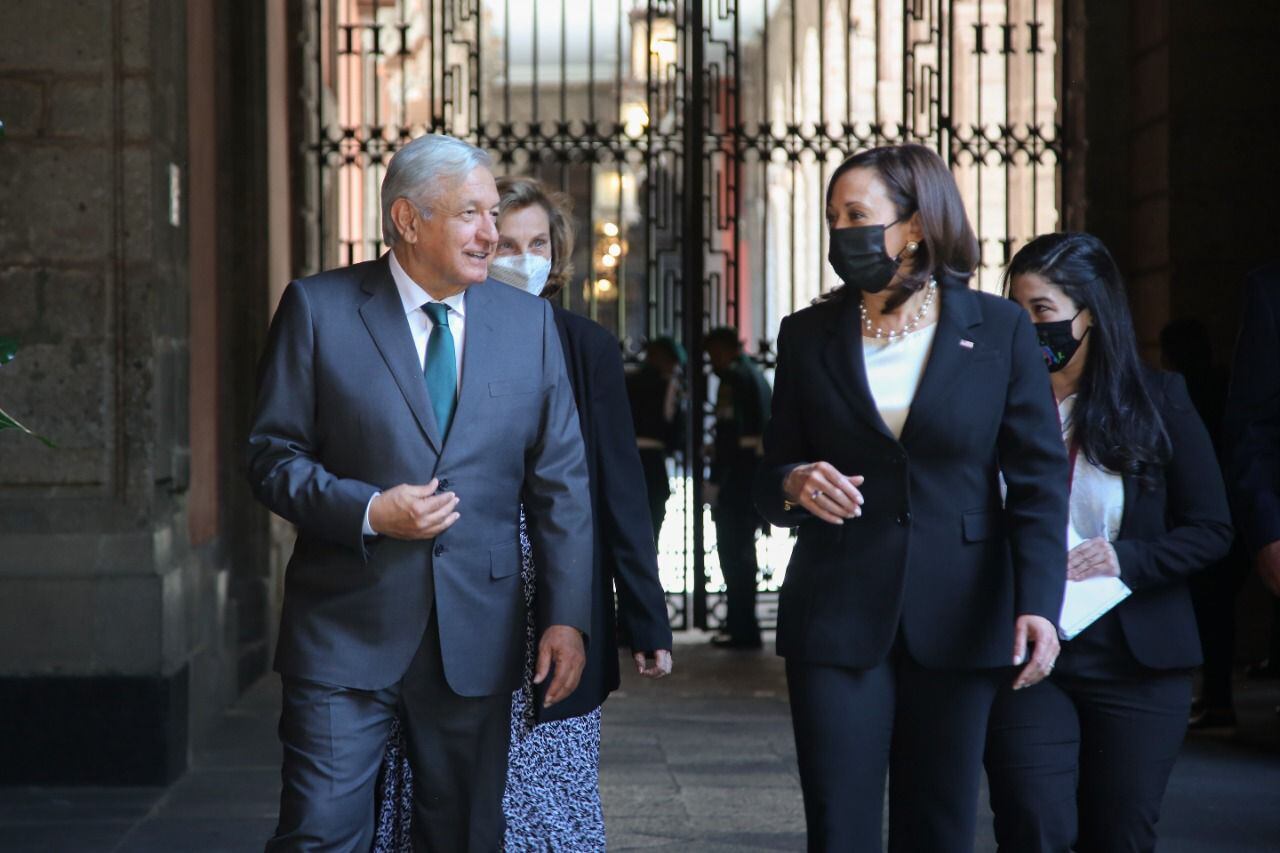 AMLO llama Kabala a Kamala Harris