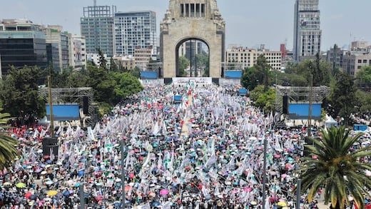 Frente a las amenazas externas, la presidenta nacionalista, patriota