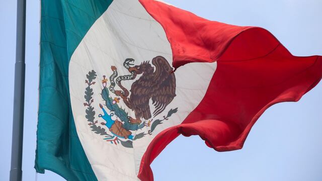 Bandera de México en el Zócalo de la CDMX.