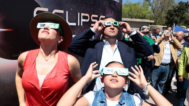 Diego Sinhue Rodríguez Vallejo asistió al encuentro Womentefactura y vio el eclipse solar 2024