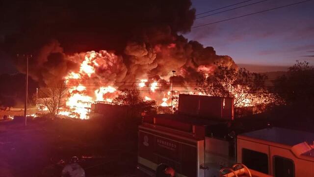 Incendio en corralón de la FGR en Hidalgo
