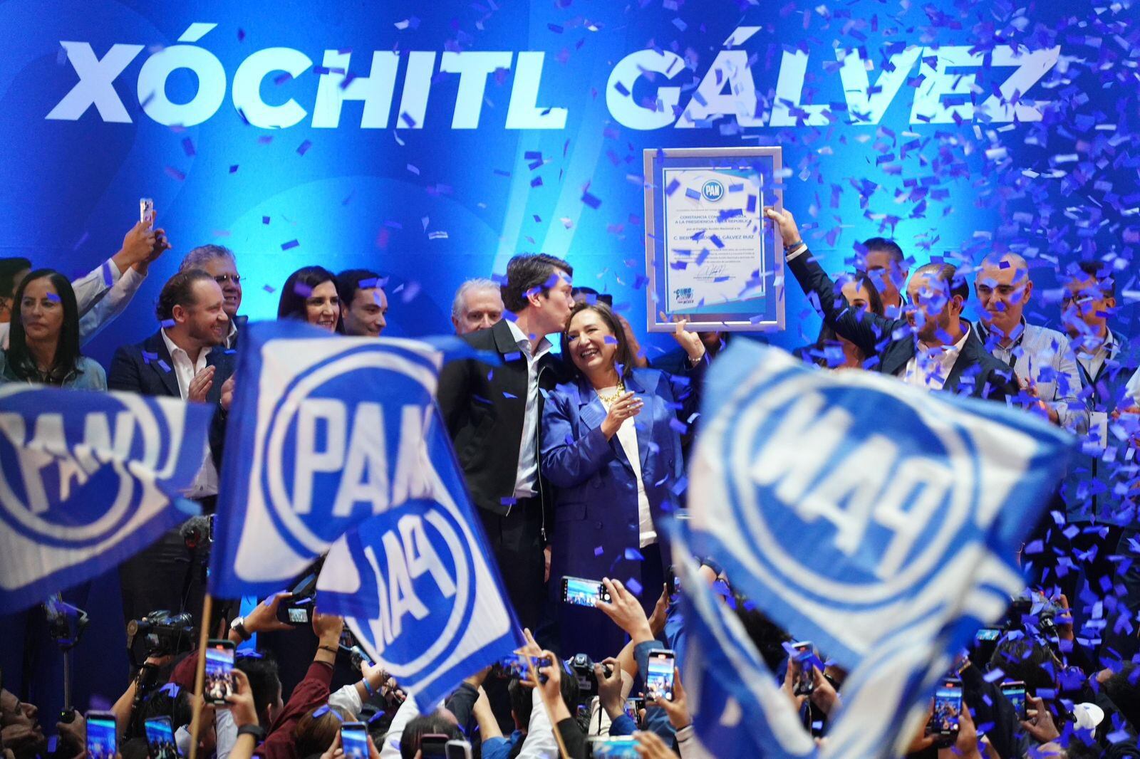 Xóchitl Gálvez recibe la constancia del PAN como su candidata presidencial