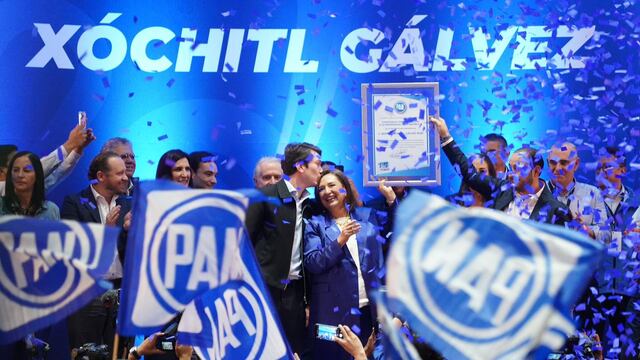 Xóchitl Gálvez recibe la constancia del PAN como su candidata presidencial
